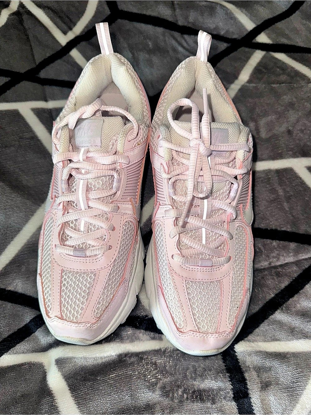 Pink Nike vomeros